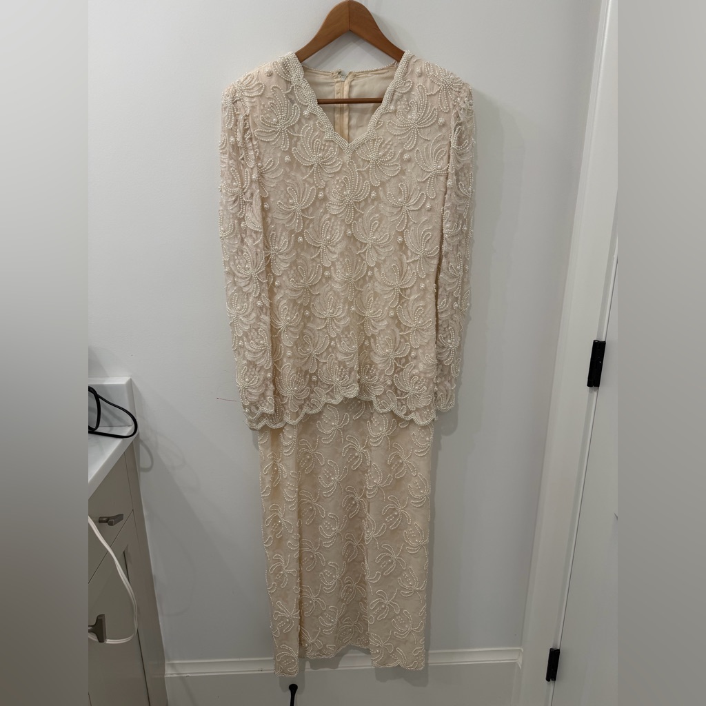 Vintage 80s 90s Hand Beaded Pearl Lace Ivory Wedding Bridal Occasion Gown